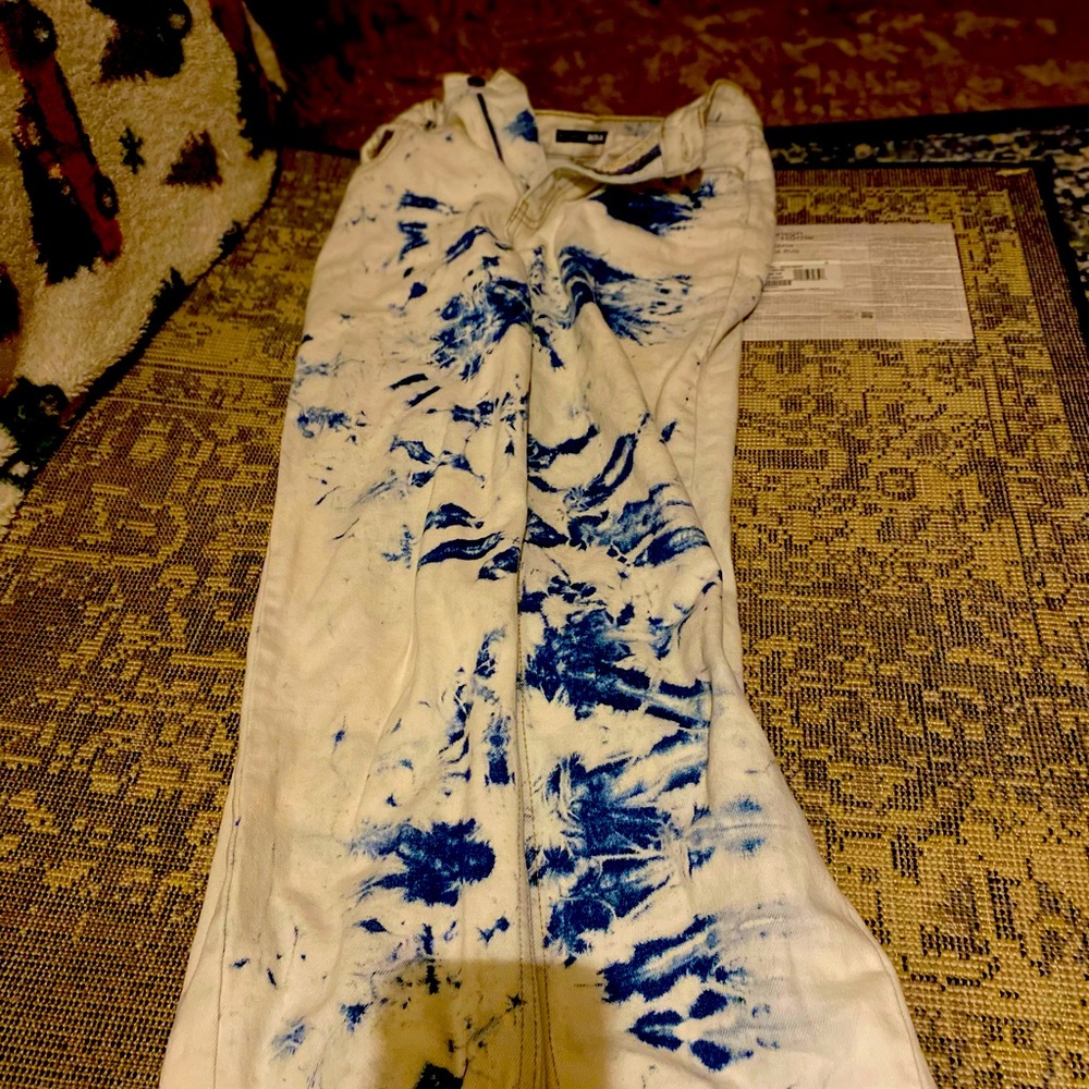 Very cute light bleached blue jeans from fashion nova